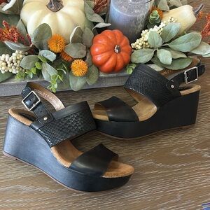 Clark Artisan Black Leather Wedges size 8.5